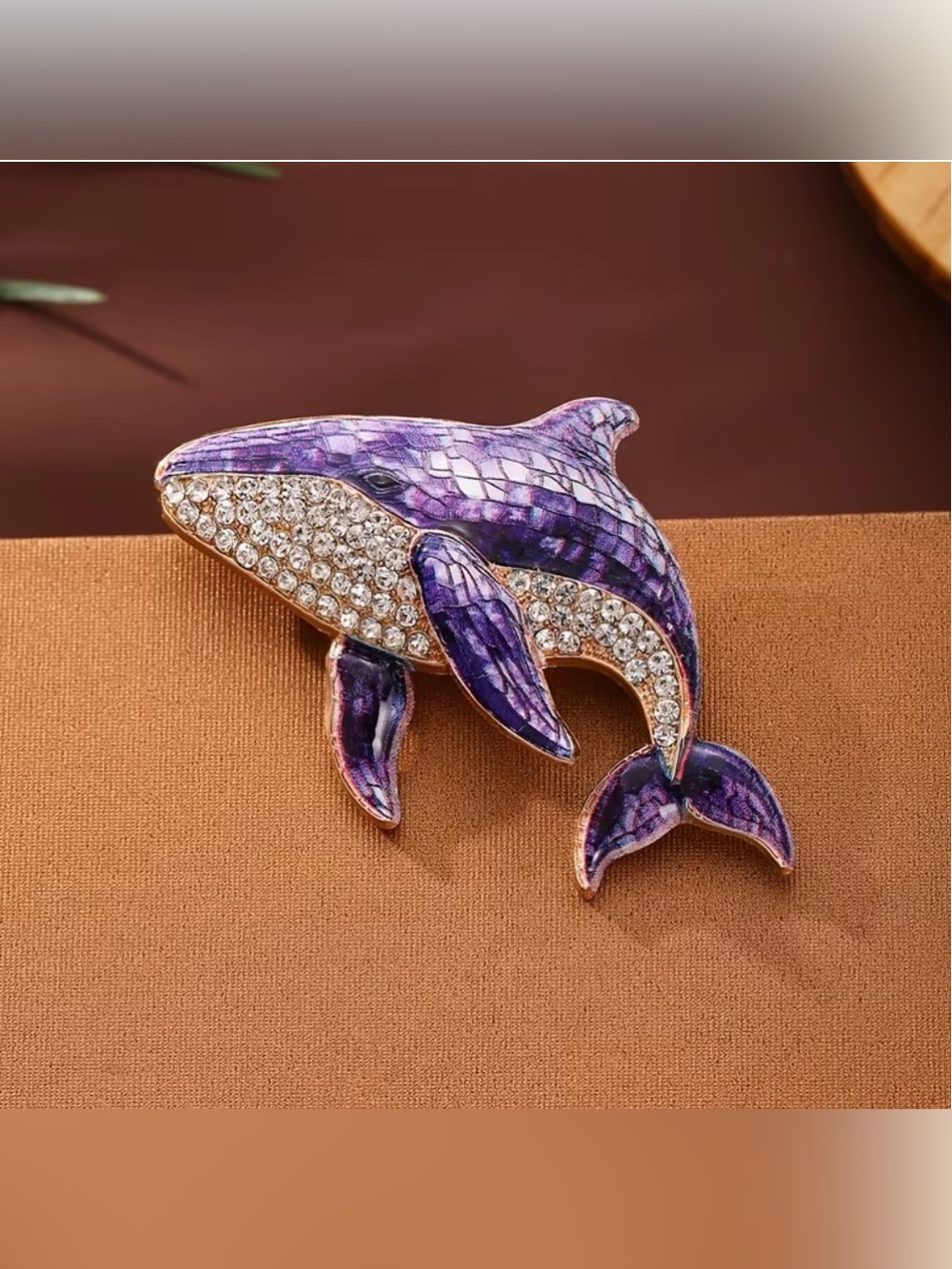 Whale Rhinestone Encrusted Brooch Gorgeous & New - Picture 3 of 5
